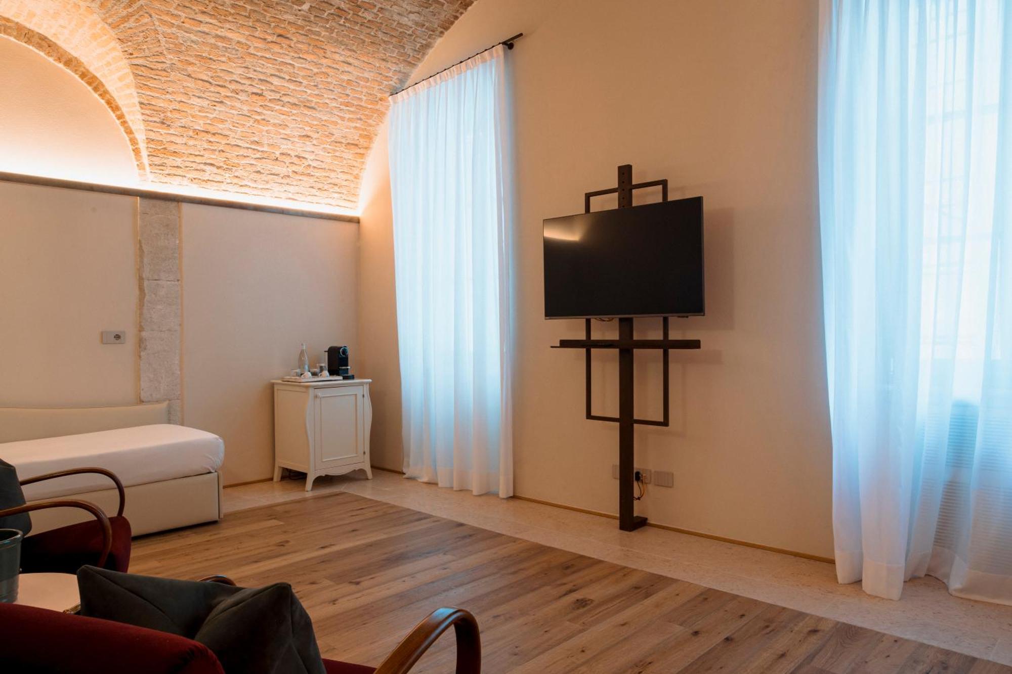 Pavillon Suite & Apartments Πεσκιέρα ντελ Γκάρντα Εξωτερικό φωτογραφία